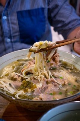  I Noodles di Suantang: Un Piatto Cremoso e Inaspettatamente Piccante che Stupirà il Tuo Palato!