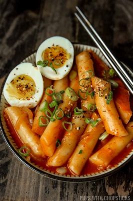 Ddeokbokki con Salsa Piccante: Un Delizioso Intrigo di Sapori Dolce e Affumicati!