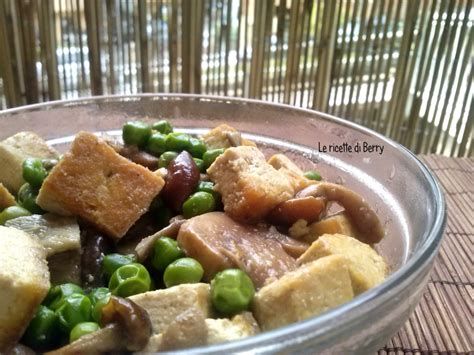  Il Tofu Braised con Funghi: Un Viaggio Gustoso nel Cuore Piccante di Ningde!