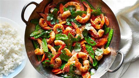  Prawns in Spicy Sauce: Un'esplosione di sapori piccanti e una deliziosa morbidezza marinara!