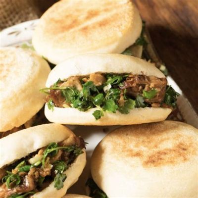  Rou Jia Mo: Una deliziosa combinazione di carne tenera e pane croccante!