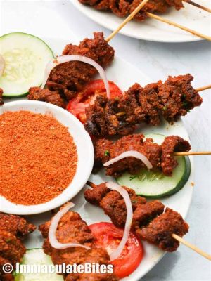 Suya: Un trionfo di spezie che bruciano le papille gustative e una carne affumicata che scioglie il cuore!